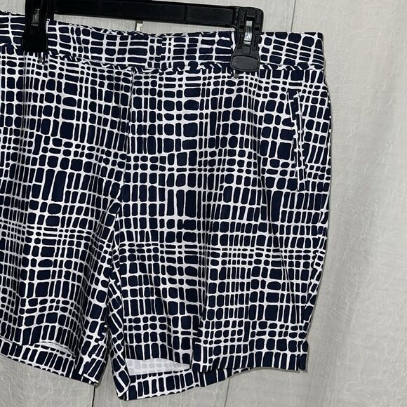 Lady Hagen 14 Navy White English Garden Cobblestone Print Short - Picture 5 of 11